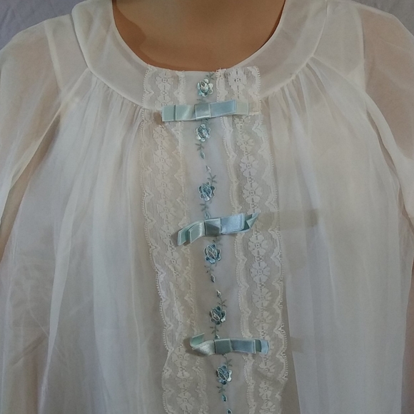 VintageWhite W/Blue Rose Lingerie Peignoir Set (S) - Picture 4 of 10